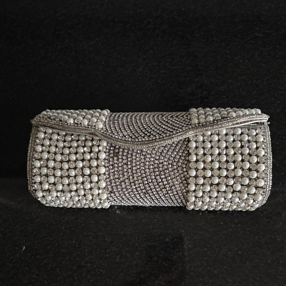 Elegant Silver Beaded Clutch
